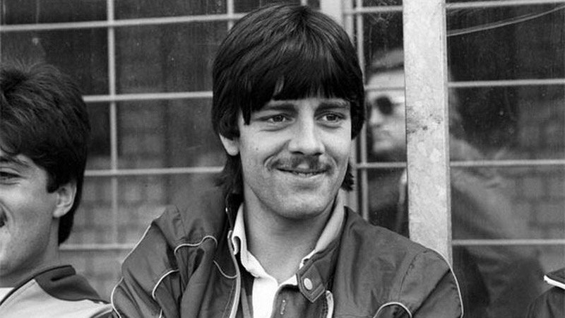 Khi còn là cầu thủ, huấn luyện viên Joachim Löw chưa bao giờ được chơi cho tuyển Đức Khi còn là cầu thủ, huấn luyện viên Joachim Löw chưa bao giờ được chơi cho tuyển Đức