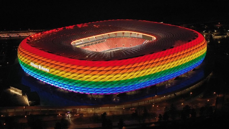 Sân vận động Allianz Arena được ví như con tắc kè hoa Sân vận động Allianz Arena được ví như con tắc kè hoa